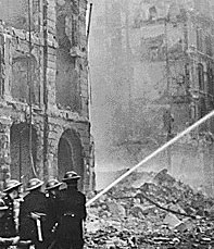 Remembrance service held for victims of the blitz